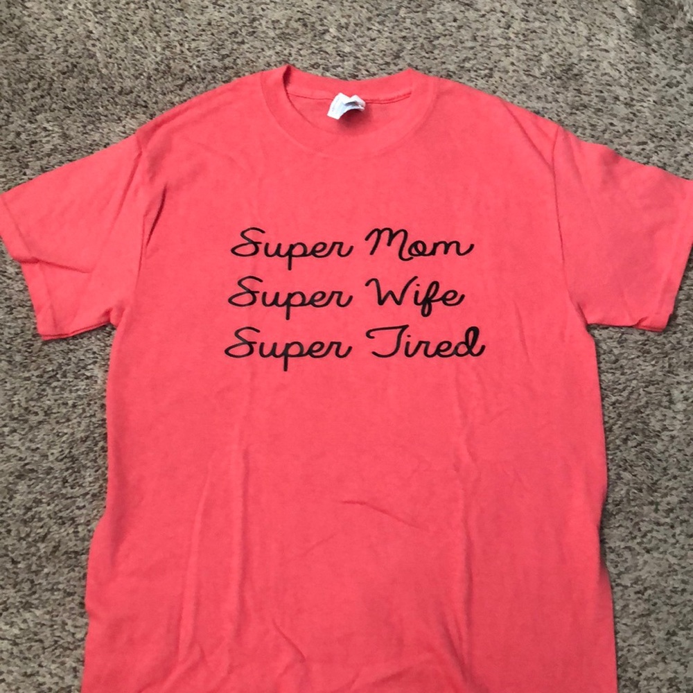 NWOT Mom tee. Sz sm